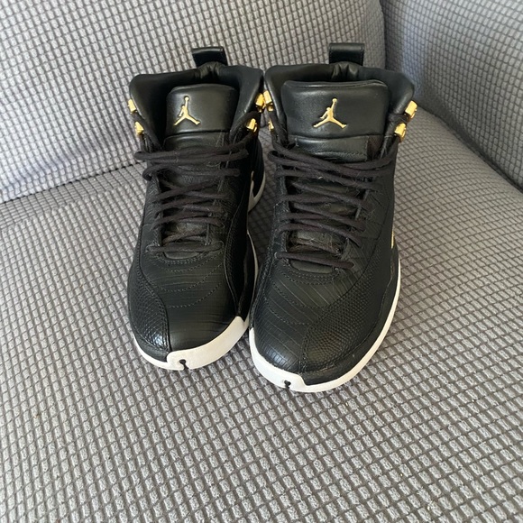 Practically brand new Jordan’s women’s size 7.5 - Picture 2 of 3